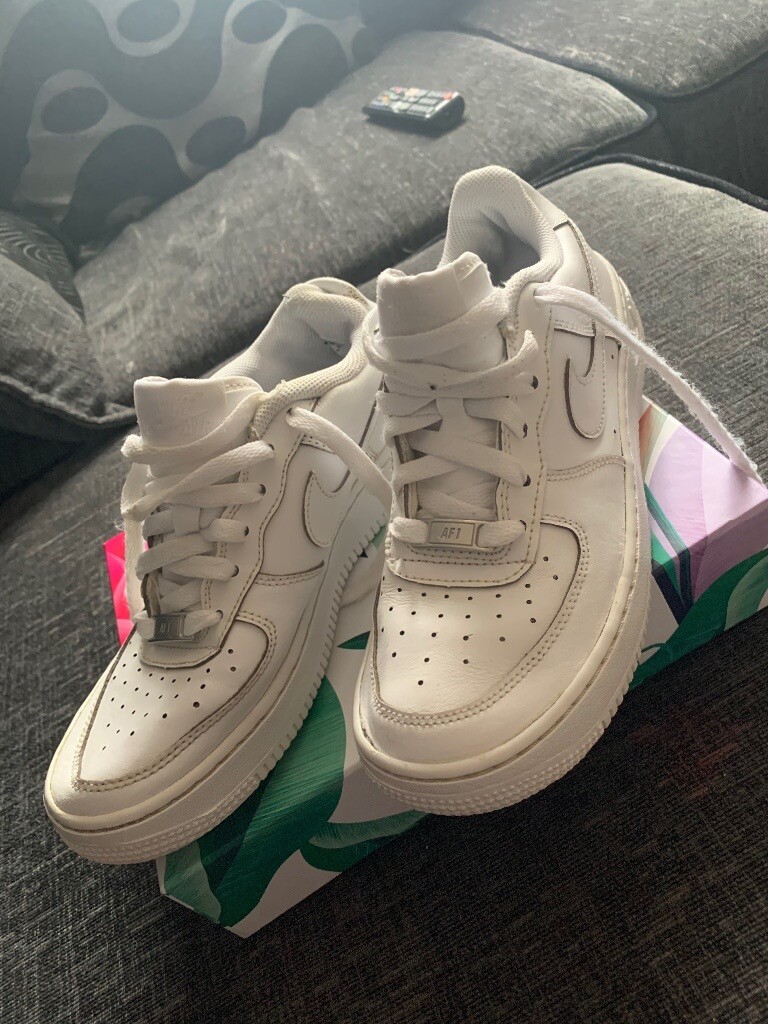 boys nike trainers size 5